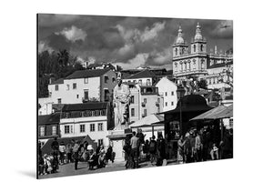 Black and white cityscape photo on aluminum Dibond, featuring statue, crowd and historic buildings.