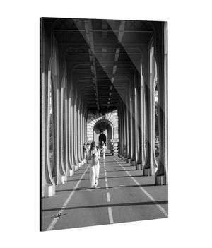 Unter den Bögen von Paris – Dekoratives Aluminiumbild