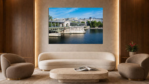 Tableau en plexiglas représentant le pont de Bir-Hakeim, la Seine et les immeubles de Paris sous un ciel bleu
