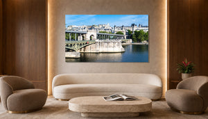 Tableau en plexiglas représentant le pont de Bir-Hakeim, la Seine et les immeubles de Paris sous un ciel bleu